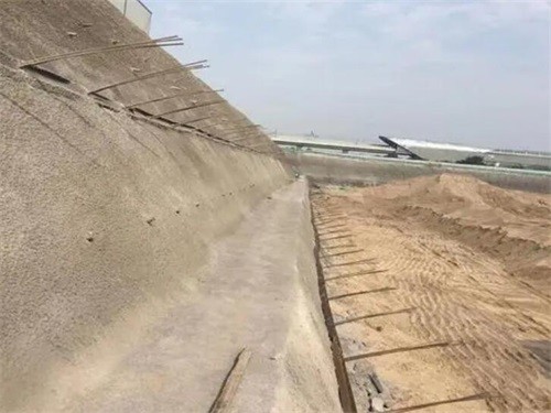 铁东河道边坡加固